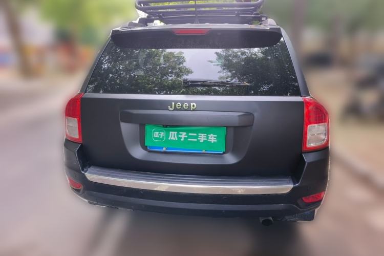 Used Jeep Compass 2013 2.4L four-wheel drive luxury version Rear