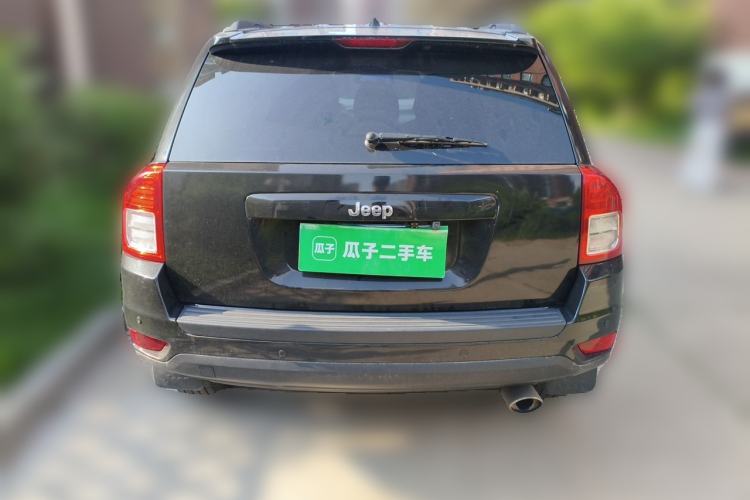 Used Jeep Compass 2013 2.4L four-wheel-drive sport version Rear
