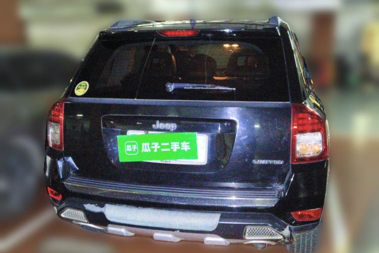 Used Jeep Compass 2013 2.4L four-wheel drive luxury version Rear