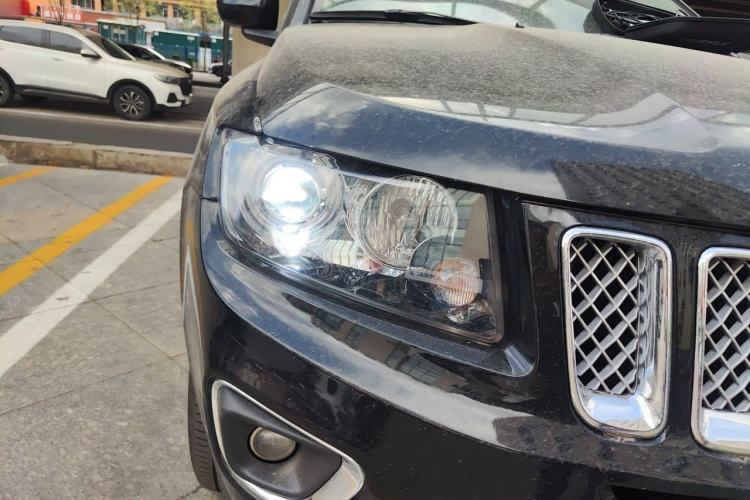 Used Jeep Compass 2013 2.4L four-wheel drive urban version Right Front Headlight