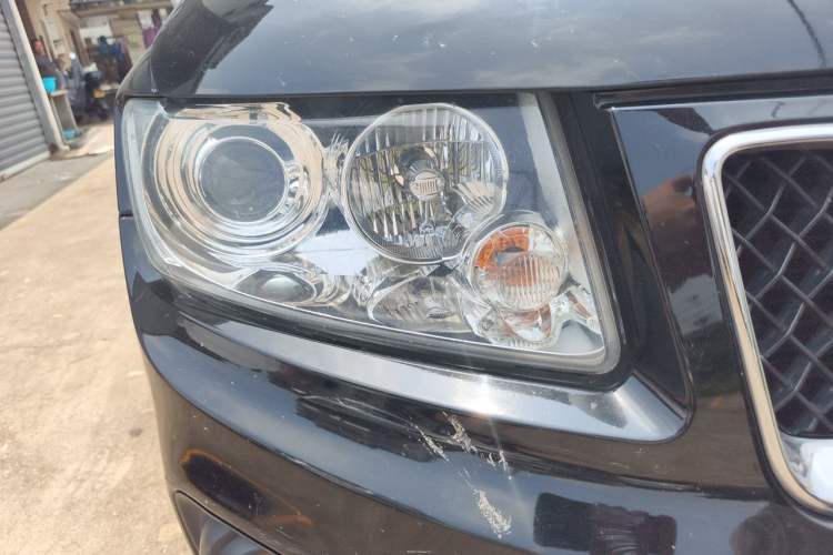Used Jeep Compass 2013 2.4L four-wheel-drive sport version Right Front Headlight