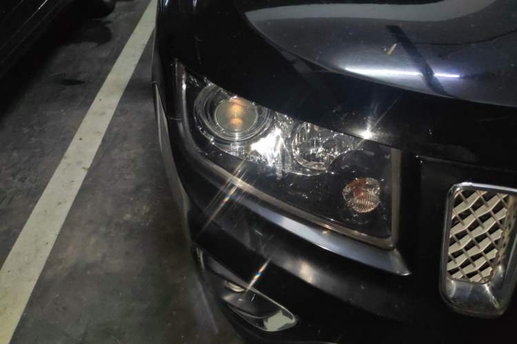 Used Jeep Compass 2013 2.4L four-wheel drive luxury version Right Front Headlight