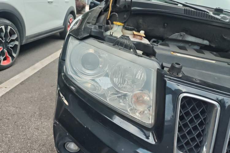Used Jeep Compass 2013 2.4L four-wheel-drive sport version Right Front Headlight