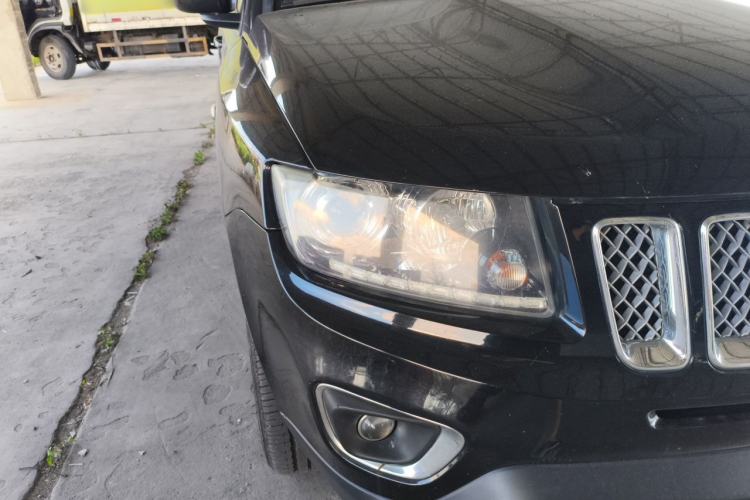 Used Jeep Compass 2013 2.4L four-wheel drive luxury version Right Front Headlight