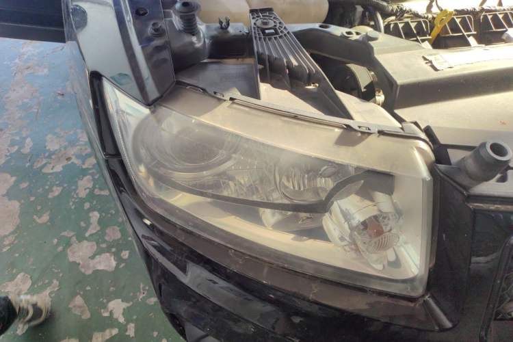 Used Jeep Compass 2013 2.4L four-wheel drive luxury version Right Front Headlight