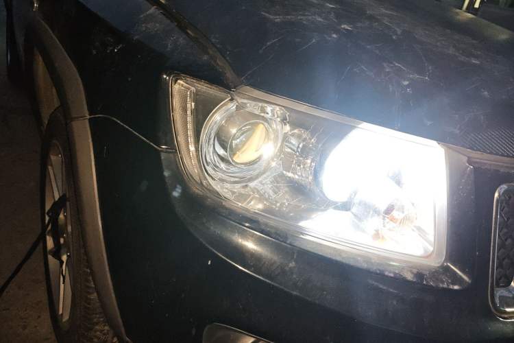 Used Jeep Compass 2013 2.0L two-wheel drive luxury version Right Front Headlight
