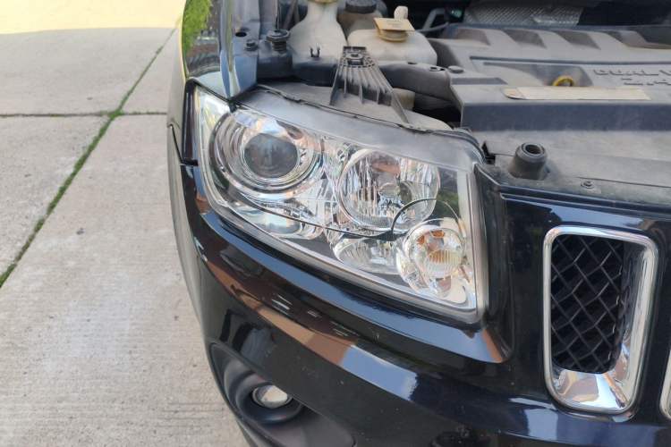 Used Jeep Compass 2013 2.4L four-wheel-drive sport version Right Front Headlight