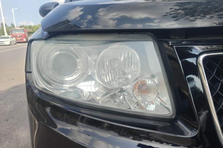 Used Jeep Compass 2013 2.4L four-wheel drive luxury version Right Front Headlight