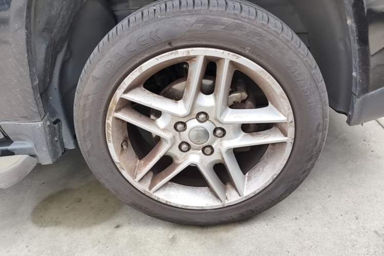 Used Jeep Compass 2013 2.4L four-wheel drive urban version Right Front Wheel Hub