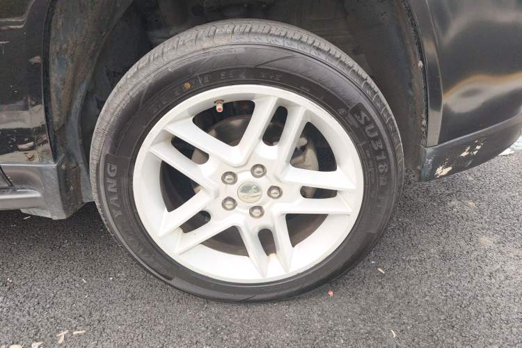 Used Jeep Compass 2013 2.0L two-wheel drive luxury version Right Front Wheel Hub