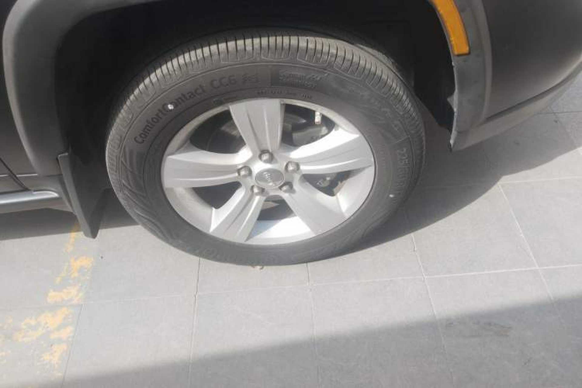 Used Jeep Compass 2013 2.4L four-wheel-drive sport version Right Front Wheel Hub