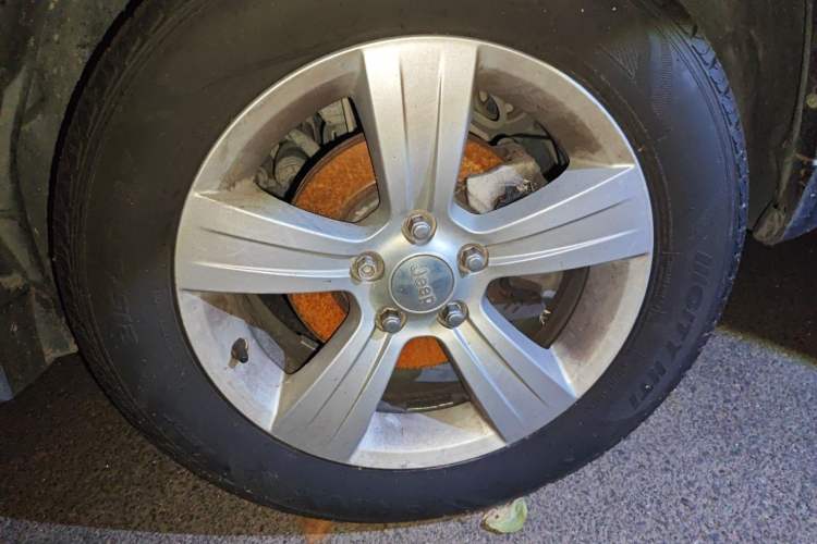 Used Jeep Compass 2013 2.0L two-wheel drive sport version Right Front Wheel Hub