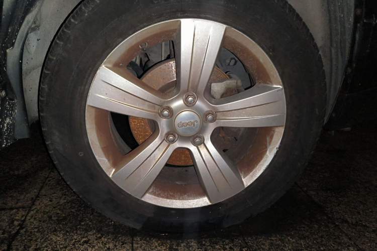 Used Jeep Compass 2013 2.0L two-wheel drive sport version Right Front Wheel Hub
