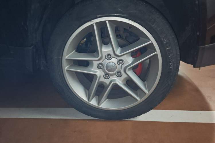 Used Jeep Compass 2013 2.0L two-wheel drive luxury version Right Front Wheel Hub