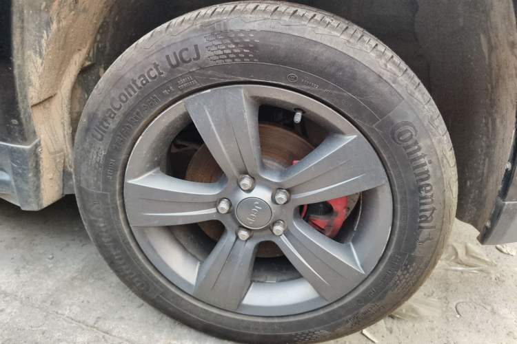 Used Jeep Compass 2013 2.4L four-wheel-drive sport version Right Front Wheel Hub