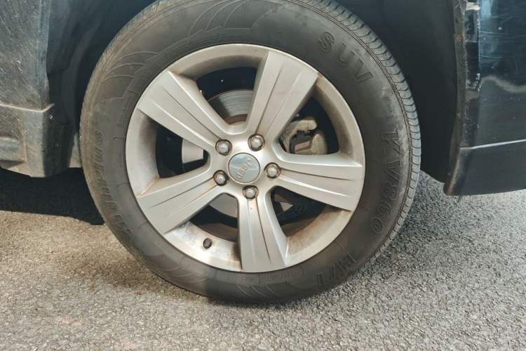 Used Jeep Compass 2013 2.4L four-wheel-drive sport version Right Front Wheel Hub