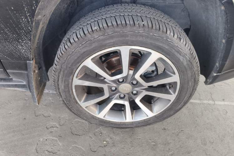Used Jeep Compass 2013 2.4L four-wheel drive luxury version Right Front Wheel Hub