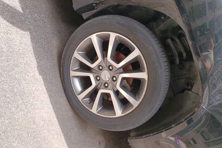 Used Jeep Compass 2013 2.4L four-wheel drive urban version Right Front Wheel Hub