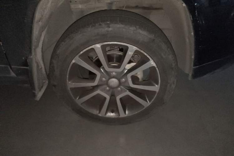 Used Jeep Compass 2013 2.4L four-wheel drive urban version Right Front Wheel Hub
