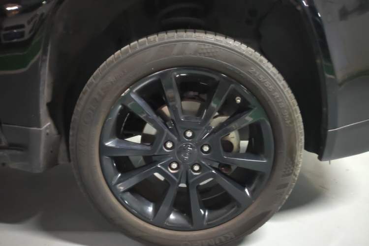 Used Jeep Compass 2013 2.0L two-wheel drive luxury version Right Front Wheel Hub