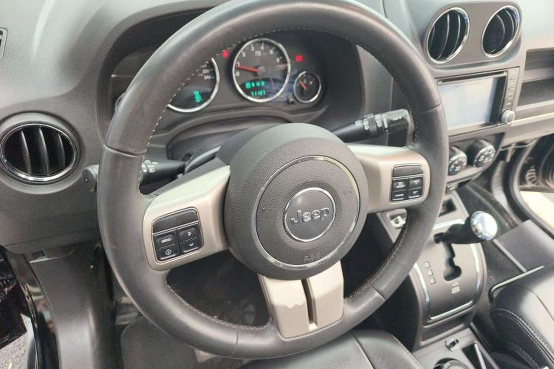 Used Jeep Compass 2013 2.0L two-wheel drive luxury version Steering Wheel