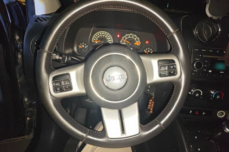 Used Jeep Compass 2013 2.0L two-wheel drive sport version Steering Wheel