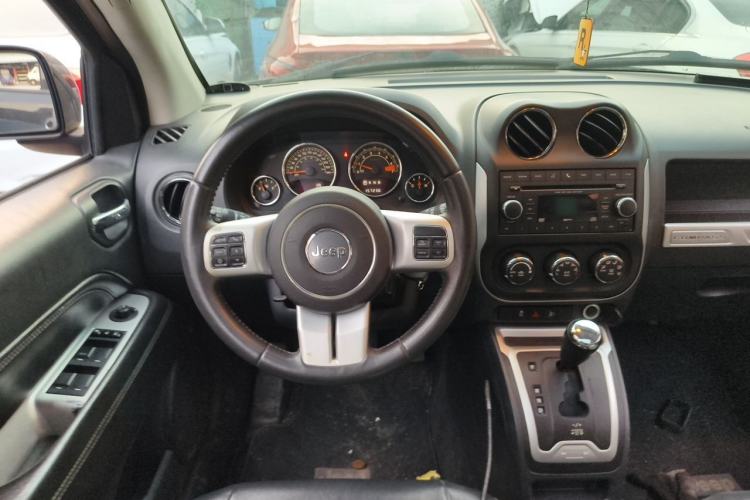 Used Jeep Compass 2013 2.4L four-wheel-drive sport version Steering Wheel