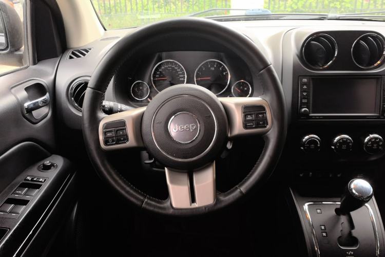Used Jeep Compass 2013 2.4L Four-wheel Drive Black Edition with Navigation Steering Wheel