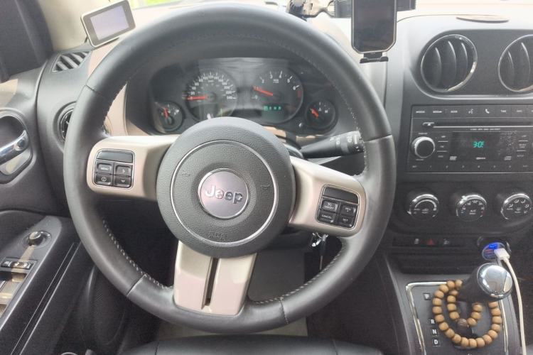 Used Jeep Compass 2013 2.4L four-wheel-drive sport version Steering Wheel