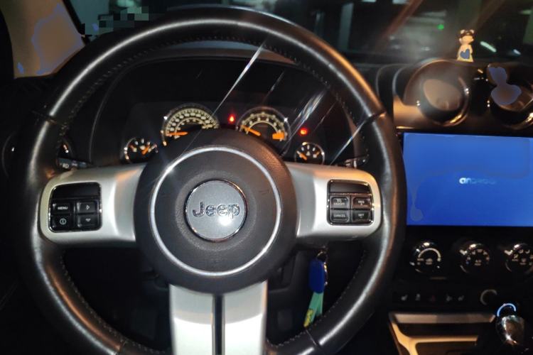 Used Jeep Compass 2013 2.4L four-wheel drive luxury version Steering Wheel