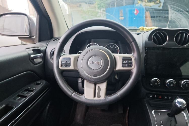 Used Jeep Compass 2013 2.0L two-wheel drive luxury version Steering Wheel