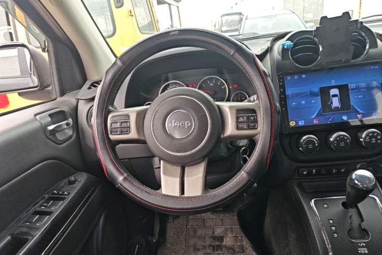 Used Jeep Compass 2013 2.4L four-wheel drive urban version Steering Wheel