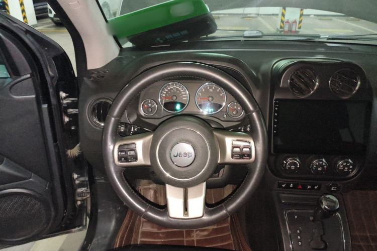 Used Jeep Compass 2013 2.0L two-wheel drive luxury version Steering Wheel