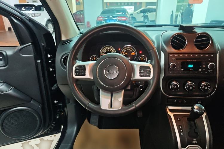 Used Jeep Compass 2013 2.4L four-wheel-drive sport version Steering Wheel