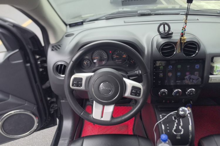 Used Jeep Compass 2013 2.4L four-wheel-drive sport version Steering Wheel