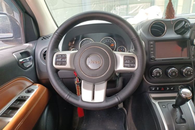 Used Jeep Compass 2013 2.4L four-wheel drive urban version Steering Wheel