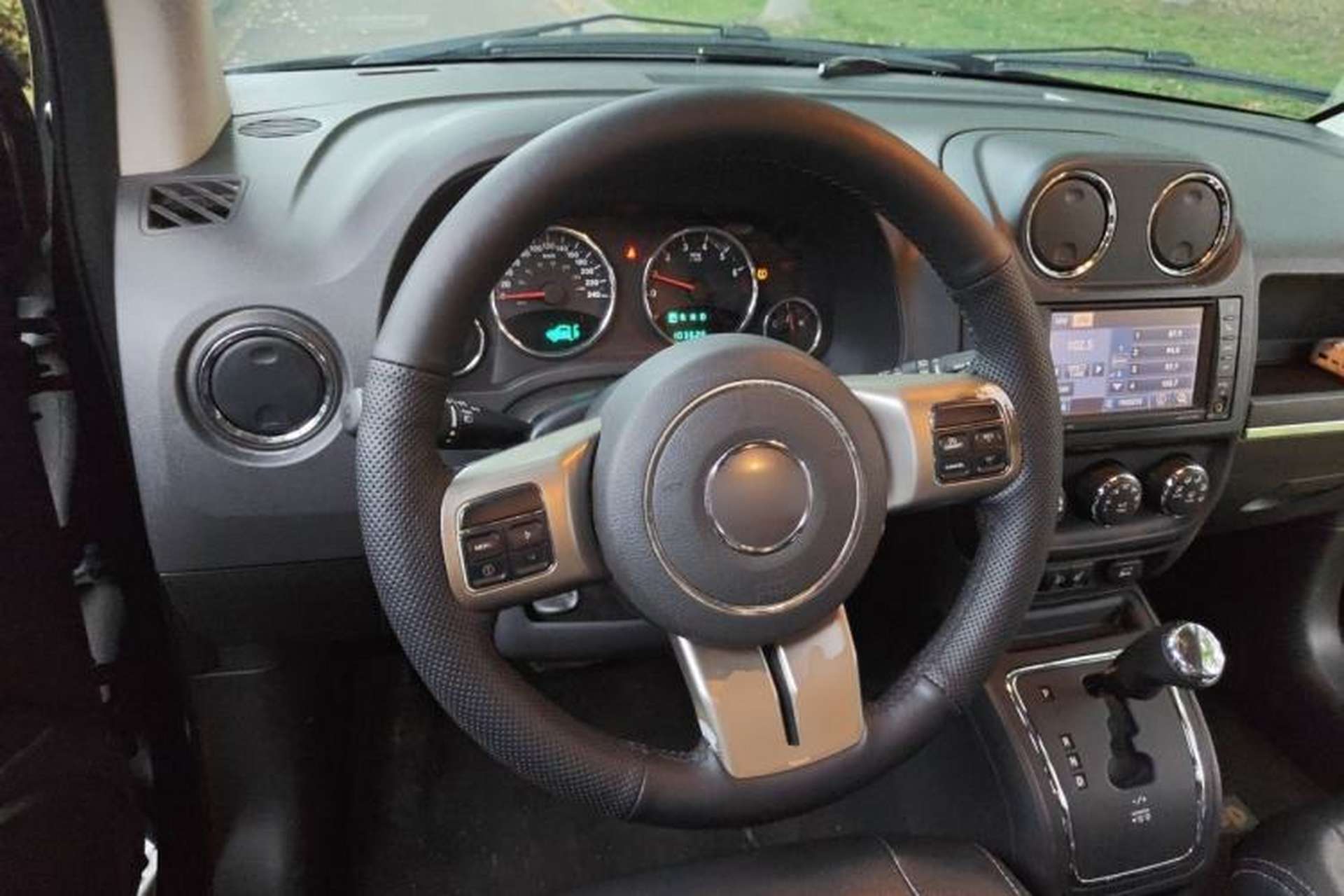 Used Jeep Compass 2013 2.4L Four-wheel Drive Black Edition with Navigation Steering Wheel