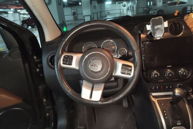 Used Jeep Compass 2013 2.4L four-wheel drive urban version Steering Wheel