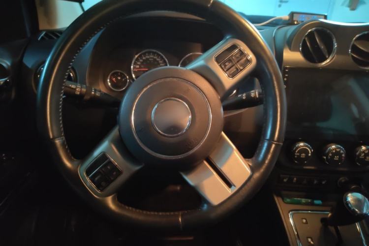 Used Jeep Compass 2013 2.0L two-wheel drive luxury version Steering Wheel