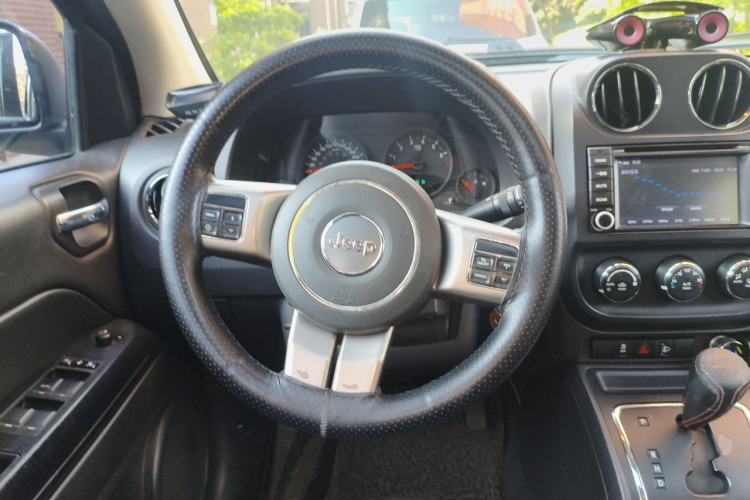 Used Jeep Compass 2013 2.4L four-wheel-drive sport version Steering Wheel