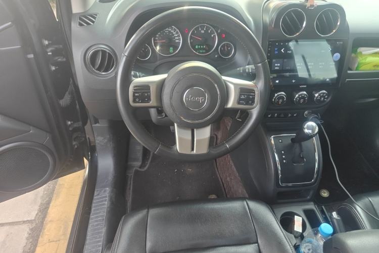 Used Jeep Compass 2013 2.4L four-wheel drive luxury version Steering Wheel