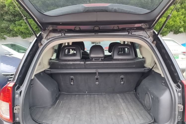 Used Jeep Compass 2013 2.4L four-wheel drive urban version Trunk