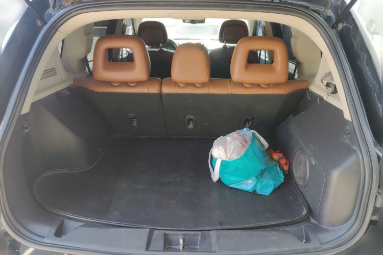Used Jeep Compass 2013 2.4L four-wheel drive luxury version Trunk
