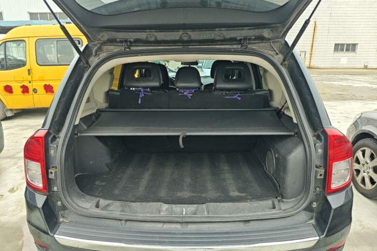 Used Jeep Compass 2013 2.4L four-wheel drive urban version Trunk