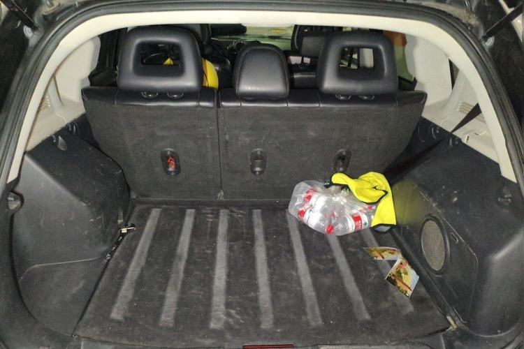 Used Jeep Compass 2013 2.0L two-wheel drive luxury version Trunk
