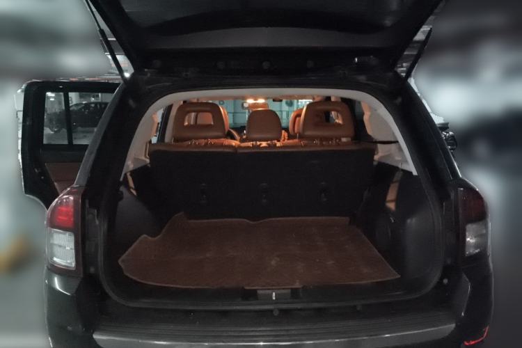 Used Jeep Compass 2013 2.4L four-wheel drive urban version Trunk