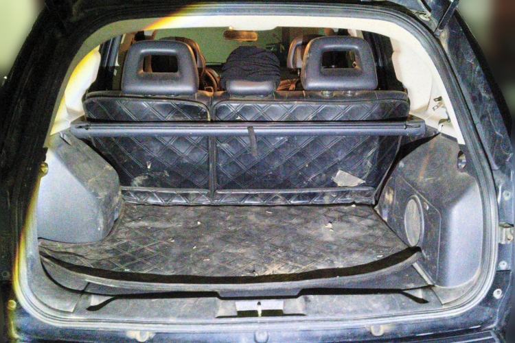 Used Jeep Compass 2013 2.4L four-wheel drive luxury version Trunk