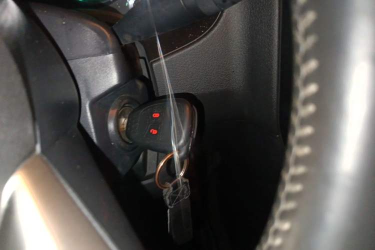 Used Jeep Compass 2013 2.4L four-wheel-drive sport version Vehicle Key
