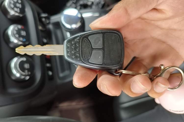 Used Jeep Compass 2013 2.4L four-wheel drive urban version Vehicle Key
