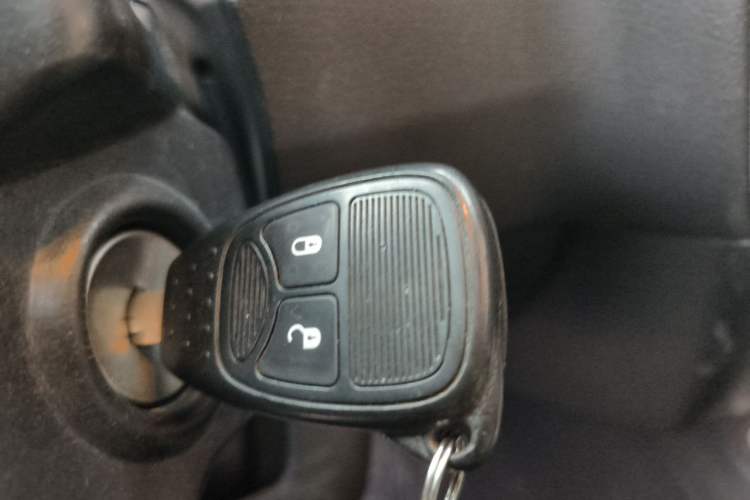 Used Jeep Compass 2013 2.4L four-wheel-drive sport version Vehicle Key